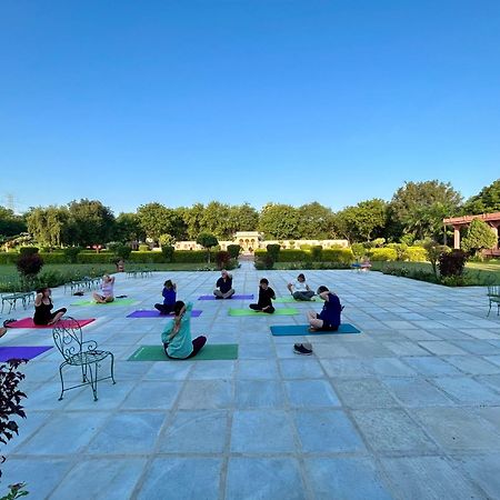 Umaid Palace - A Lakeside Heritage Palace Resort Near Jaipur Close To Bhangarh & Chand Baori Stepwell Abhaneri Dubbi Exterior photo