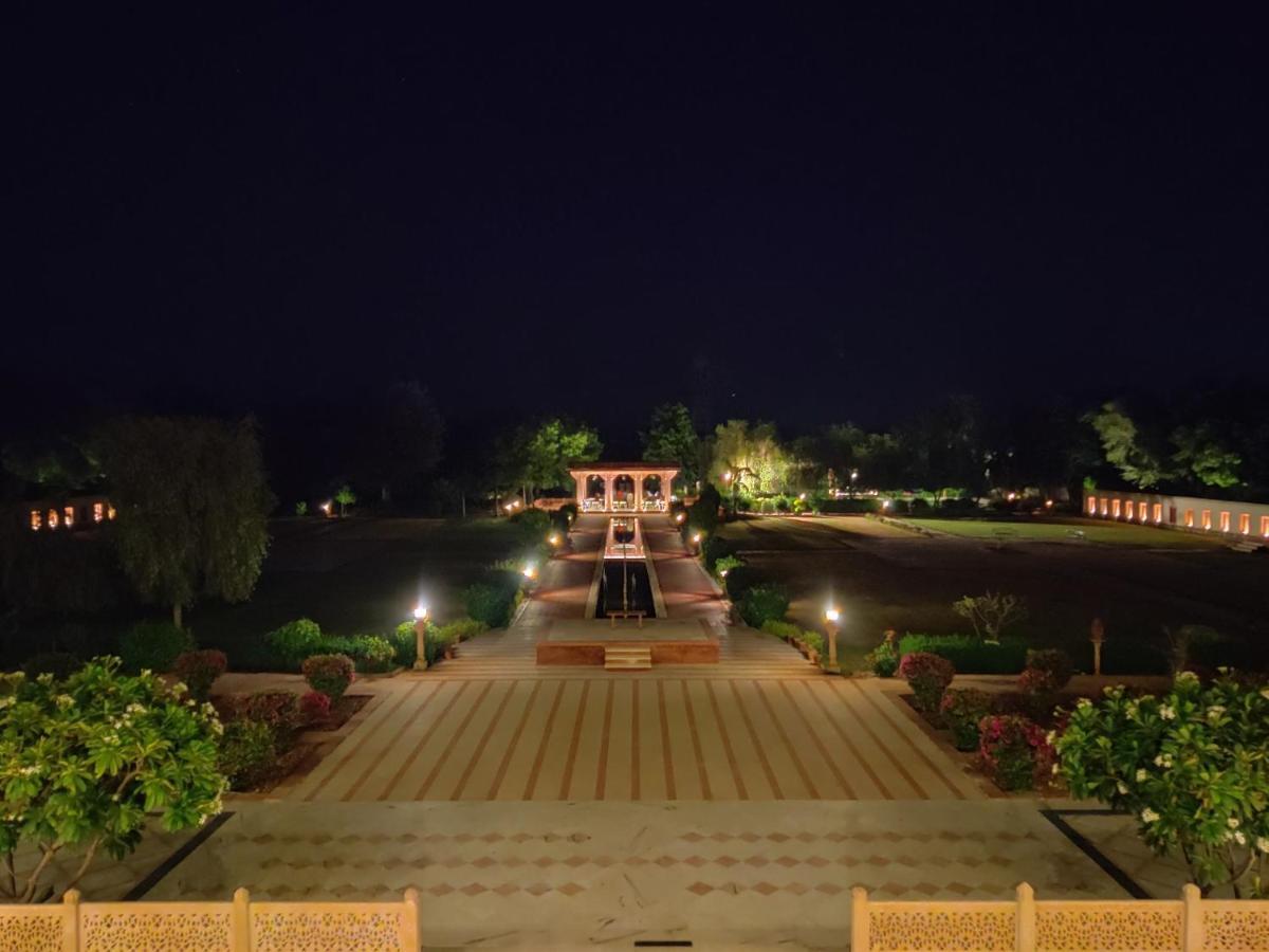 Umaid Palace - A Lakeside Heritage Palace Resort Near Jaipur Close To Bhangarh & Chand Baori Stepwell Abhaneri Dubbi Exterior photo