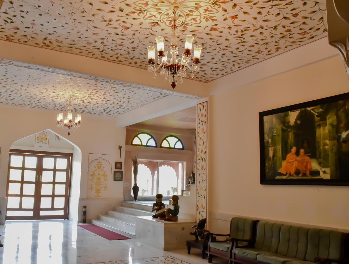 Umaid Palace - A Lakeside Heritage Palace Resort Near Jaipur Close To Bhangarh & Chand Baori Stepwell Abhaneri Dubbi Exterior photo