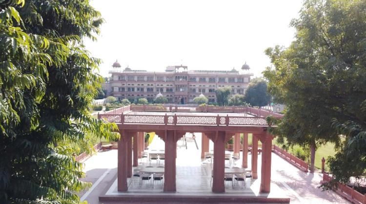Umaid Palace - A Lakeside Heritage Palace Resort Near Jaipur Close To Bhangarh & Chand Baori Stepwell Abhaneri Dubbi Exterior photo