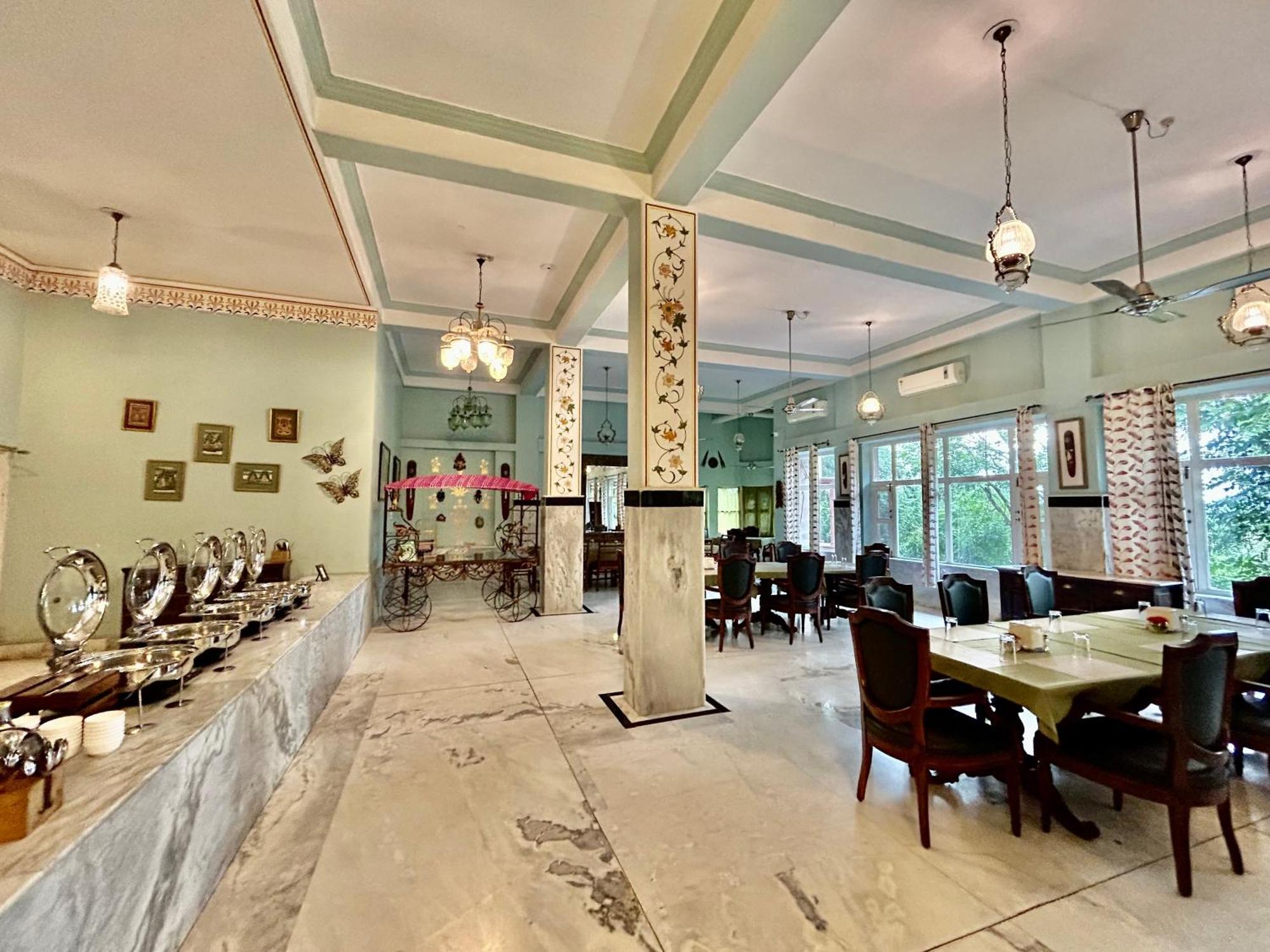 Umaid Palace - A Lakeside Heritage Palace Resort Near Jaipur Close To Bhangarh & Chand Baori Stepwell Abhaneri Dubbi Exterior photo