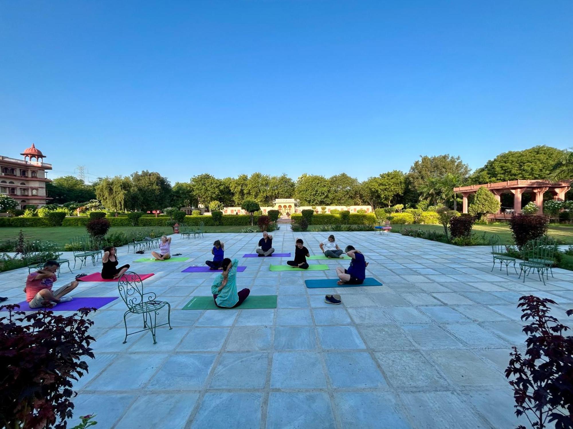 Umaid Palace - A Lakeside Heritage Palace Resort Near Jaipur Close To Bhangarh & Chand Baori Stepwell Abhaneri Dubbi Exterior photo