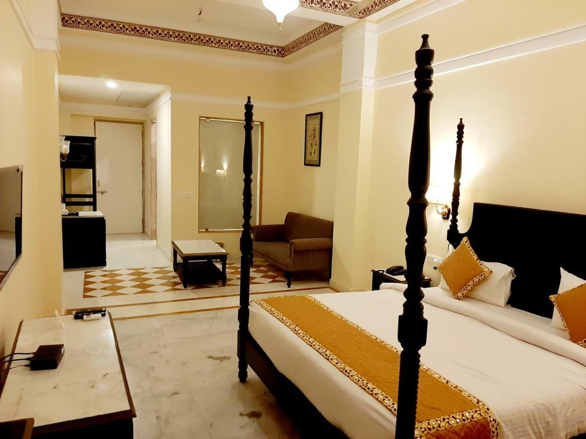 Umaid Palace - A Lakeside Heritage Palace Resort Near Jaipur Close To Bhangarh & Chand Baori Stepwell Abhaneri Dubbi Exterior photo